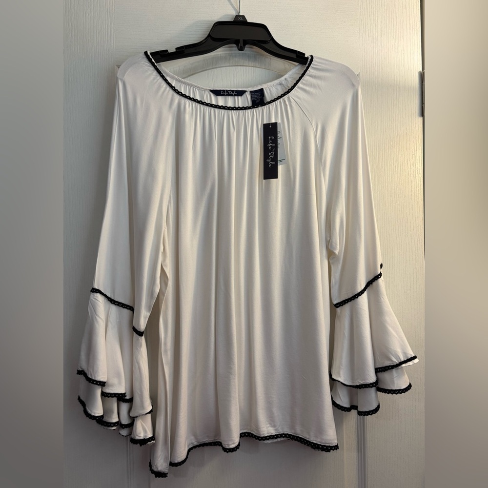 White Ruffled Top by Life & Style Sz XL